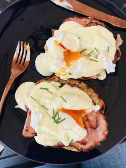 Breakfast - Eggs benedict for a crowd make ahead recipes